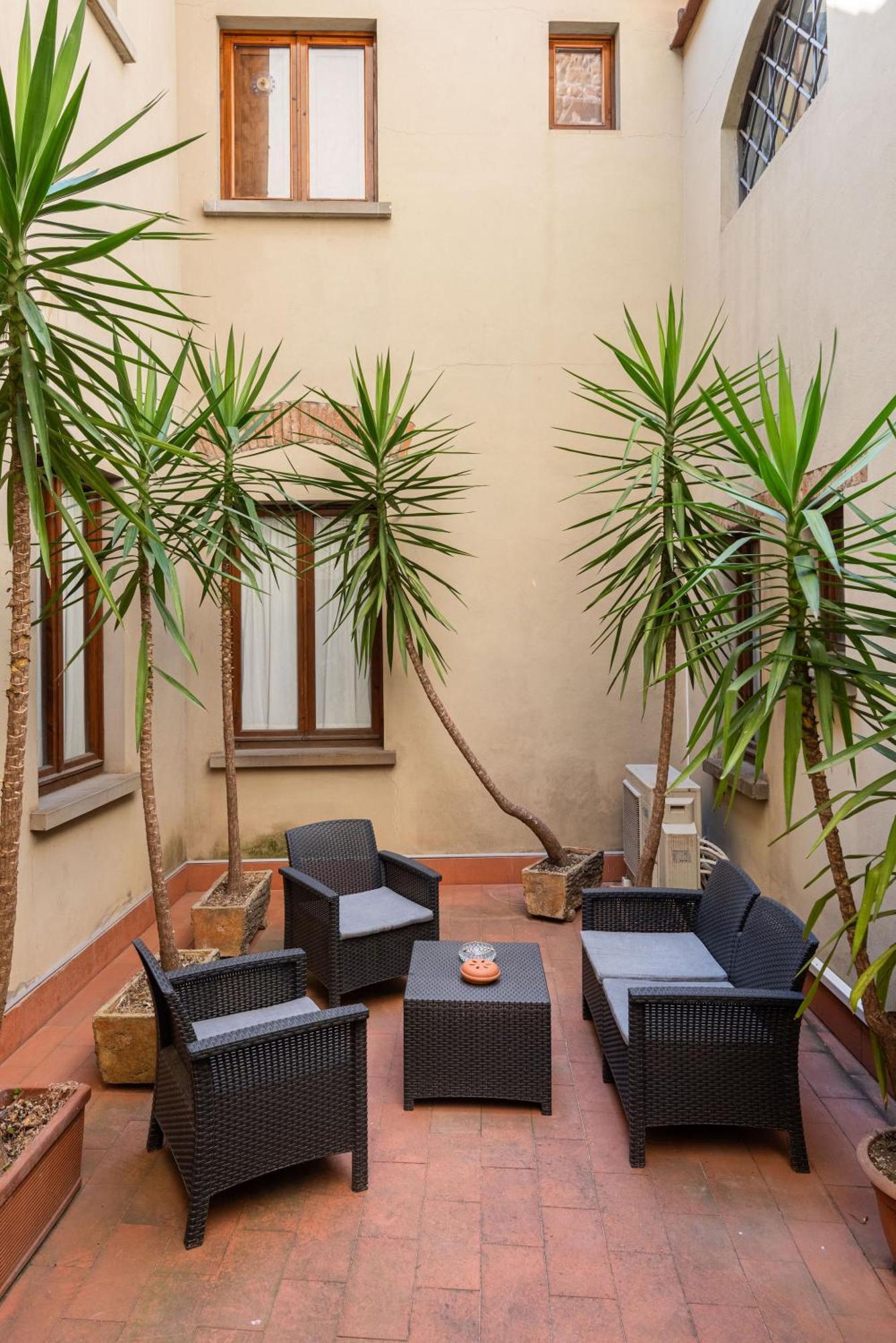 Signoria Apartment With Patio ฟลอเรนซ์ ภายนอก รูปภาพ