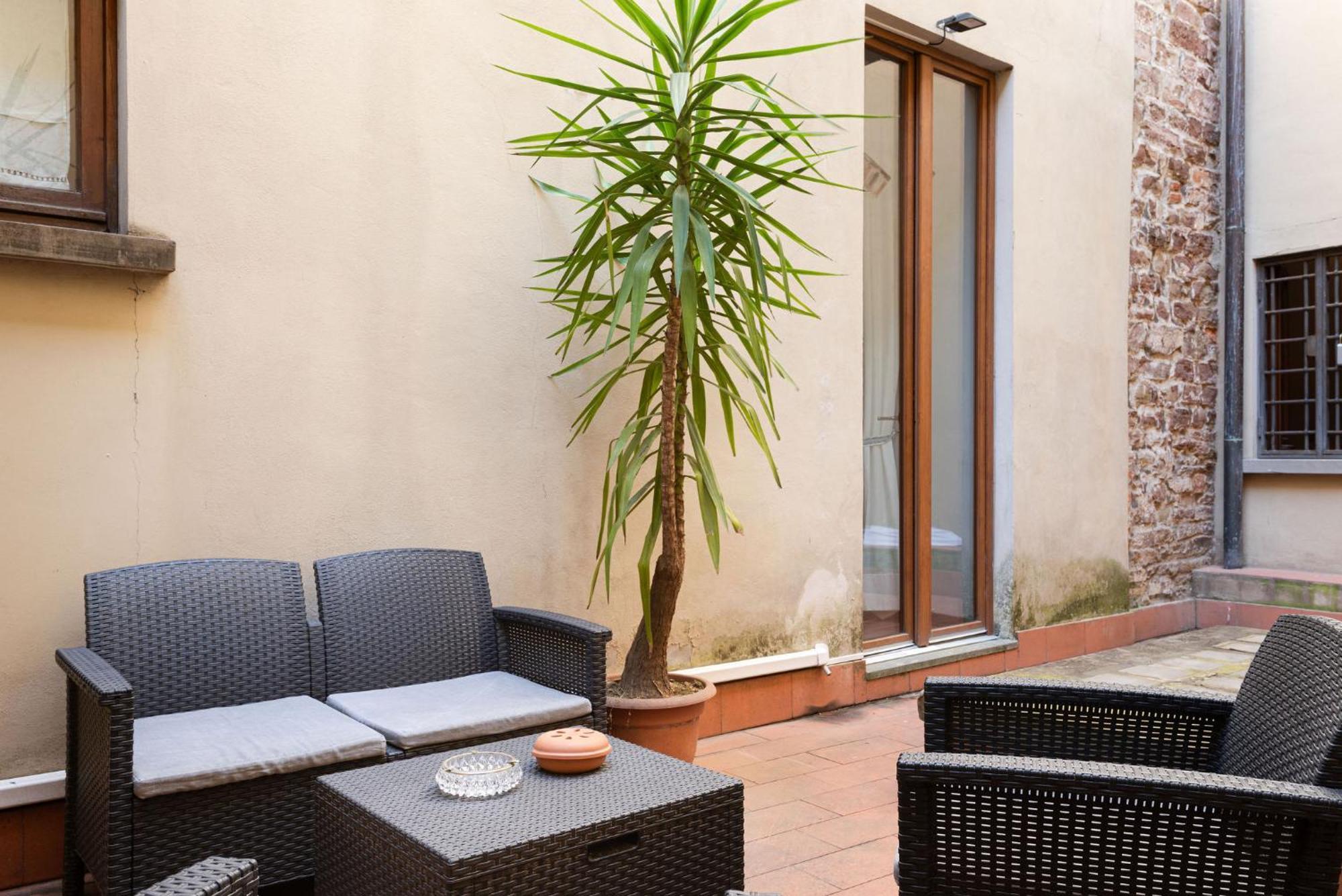 Signoria Apartment With Patio ฟลอเรนซ์ ภายนอก รูปภาพ