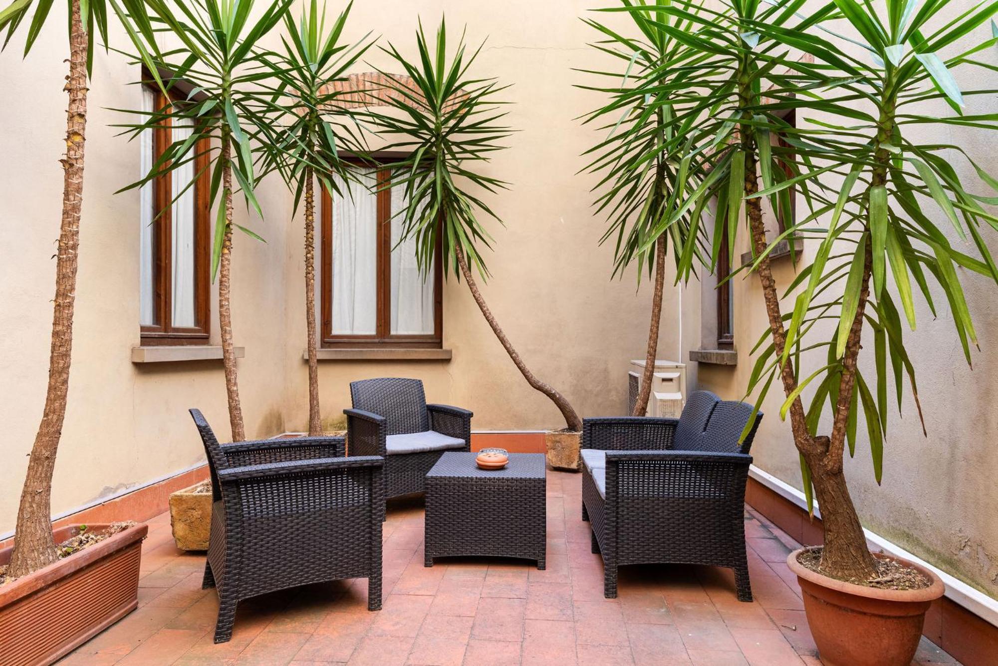 Signoria Apartment With Patio ฟลอเรนซ์ ภายนอก รูปภาพ